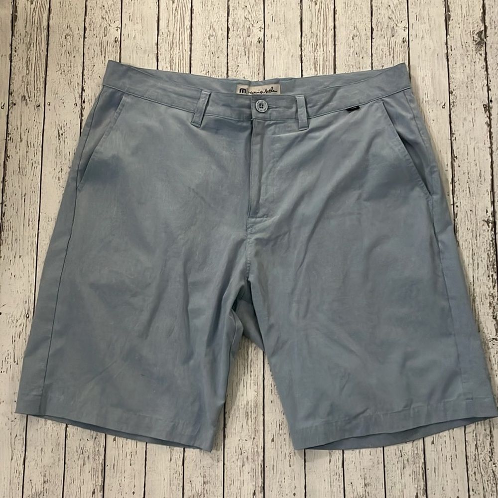 Travis Mathew gray 10” inseam shorts size 36 - Picture 3 of 5